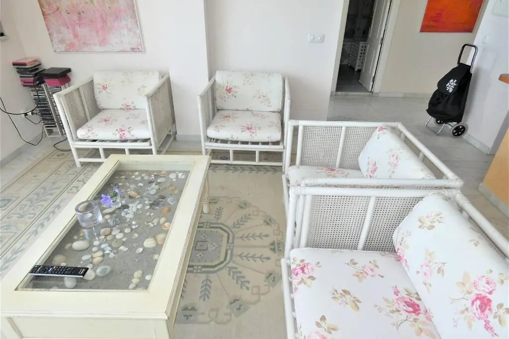 Apartamento La Perla en Playa Semi privada Benalmádena