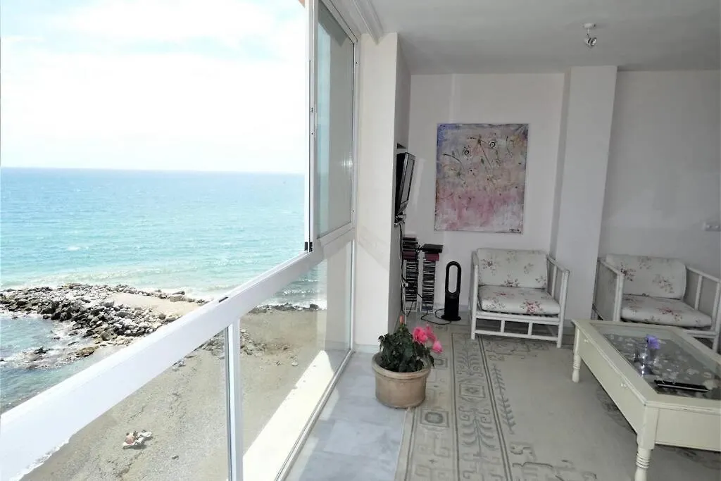 Apartamento La Perla en Playa Semi privada Benalmádena España