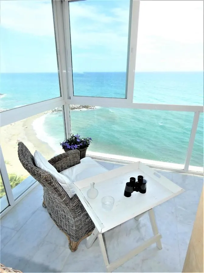 Apartamento La Perla en Playa Semi privada Benalmádena