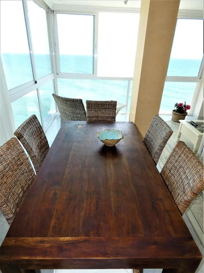 Apartamento La Perla en Playa Semi privada Benalmádena