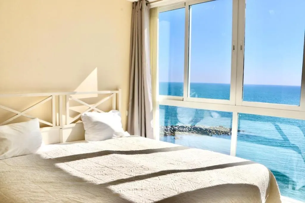 Apartamento La Perla en Playa Semi privada Benalmádena