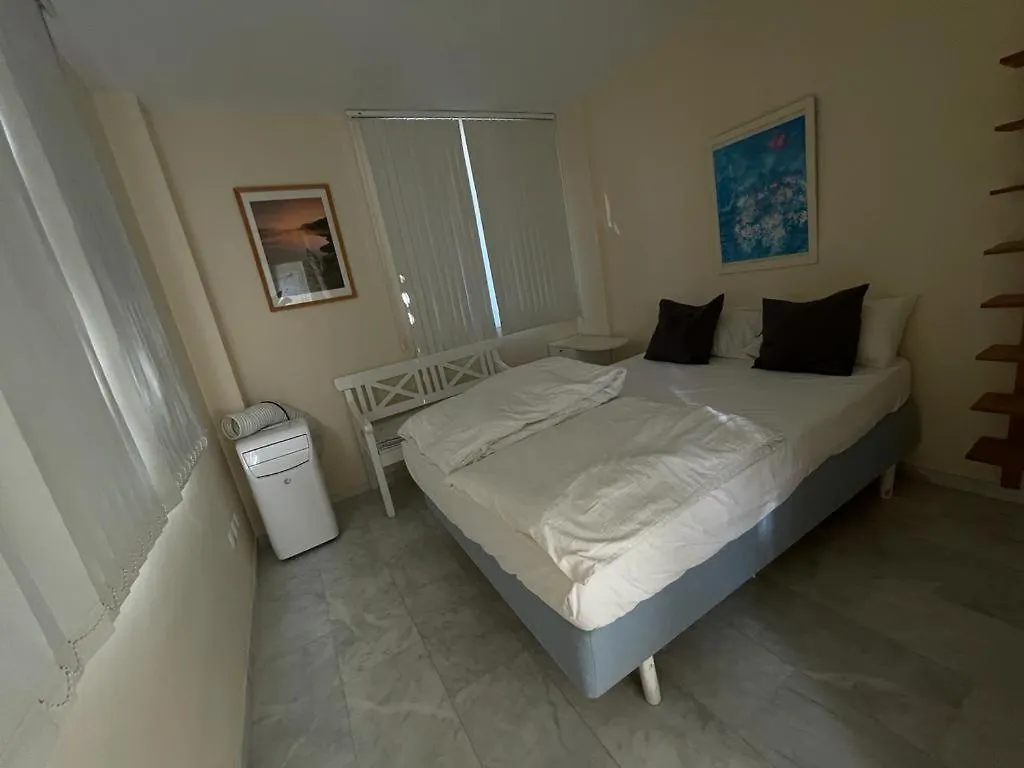Apartamento La Perla en Playa Semi privada Benalmádena