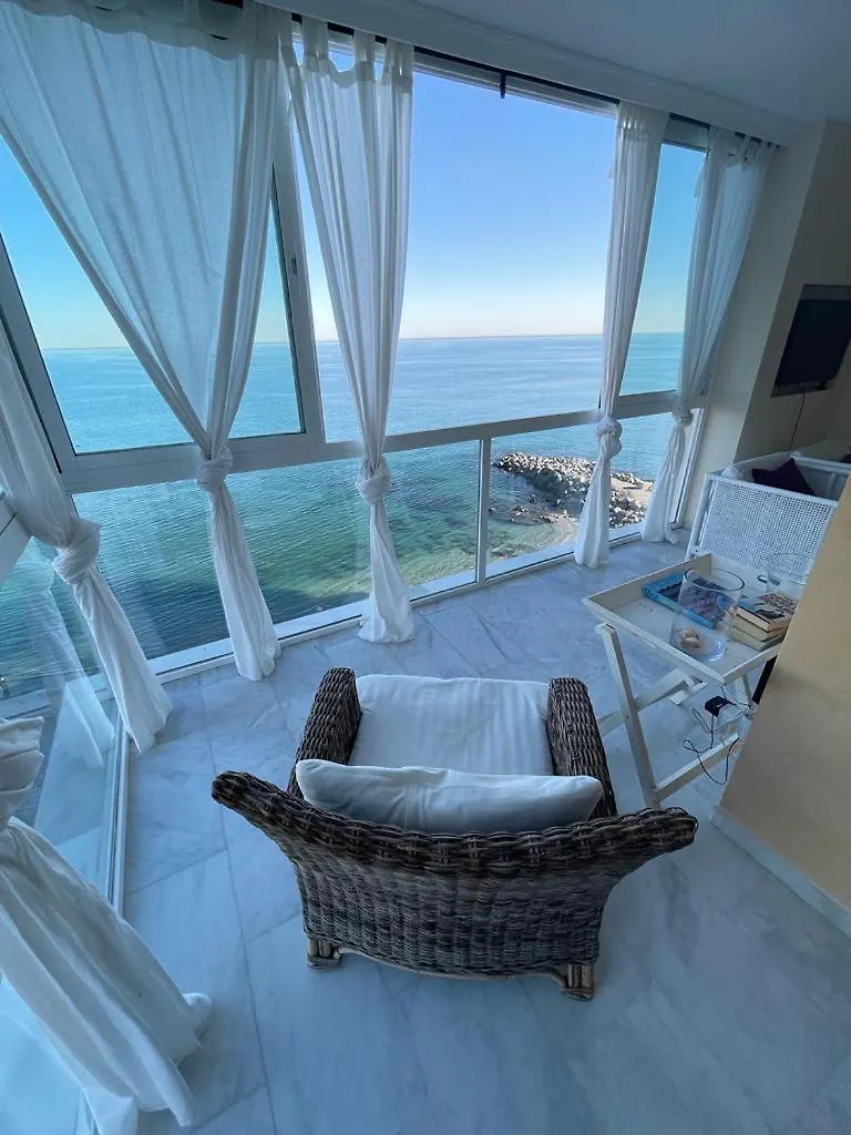 Apartamento La Perla en Playa Semi privada Benalmádena