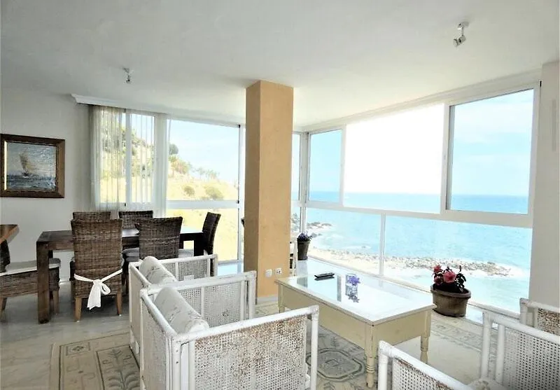 Apartamento La Perla en Playa Semi privada Benalmádena