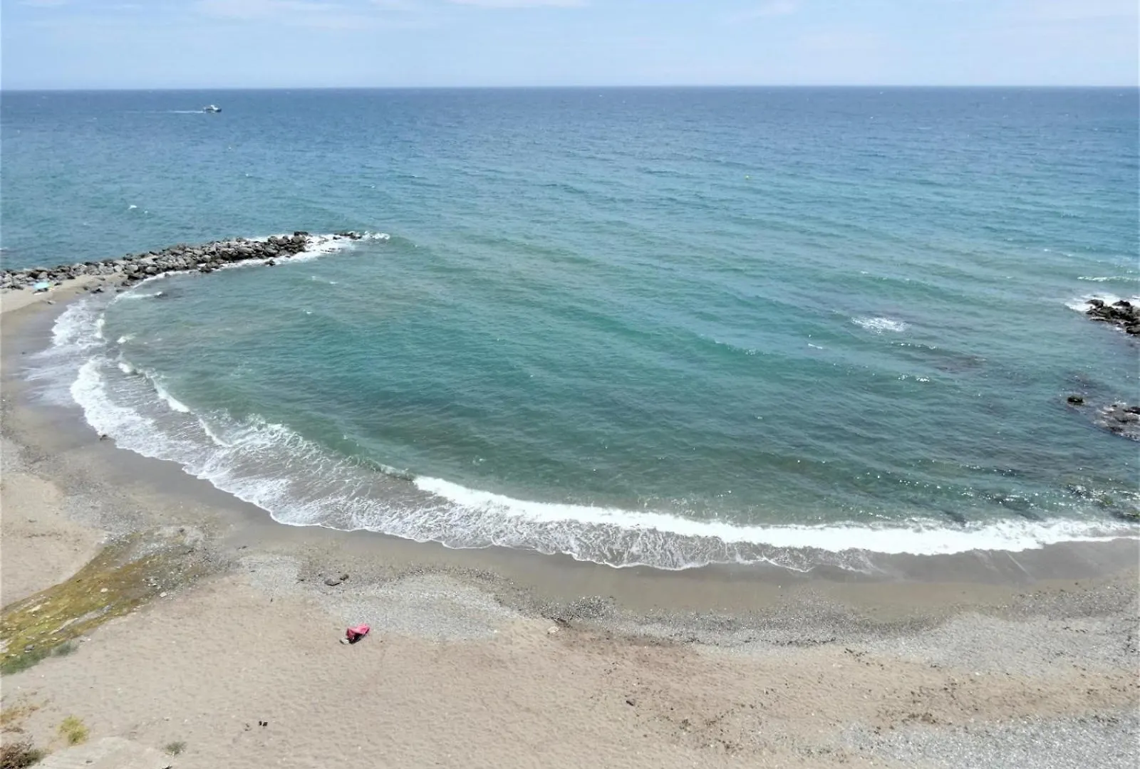 Apartamento La Perla en Playa Semi privada Benalmádena