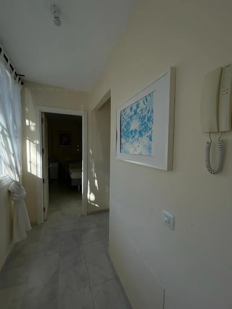 דירה בנאלמדנה The Pearl With Private Beach Access ספרד