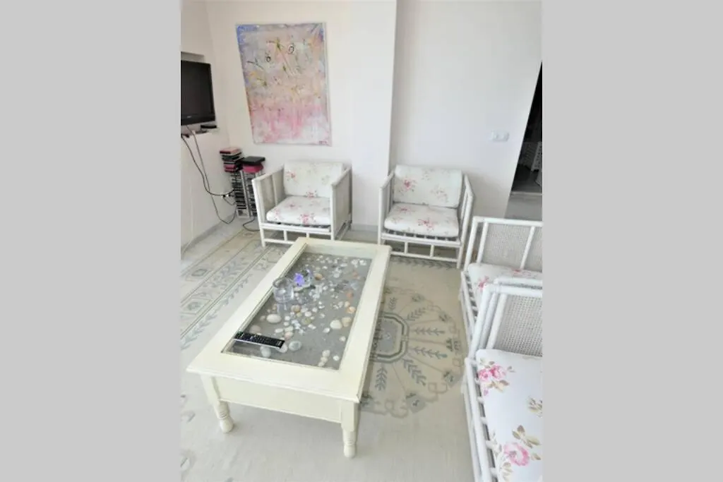 The Pearl With Private Beach Access بينالماذينا 0*,