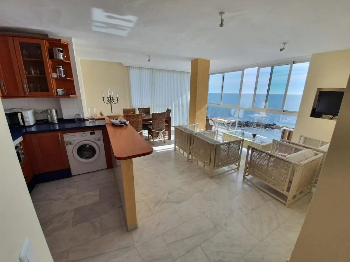 The Pearl With Private Beach Access بينالماذينا 0*,