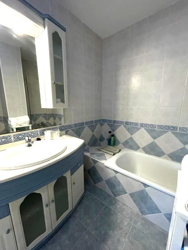 The Pearl With Private Beach Access بينالماذينا 0*,  إسبانيا