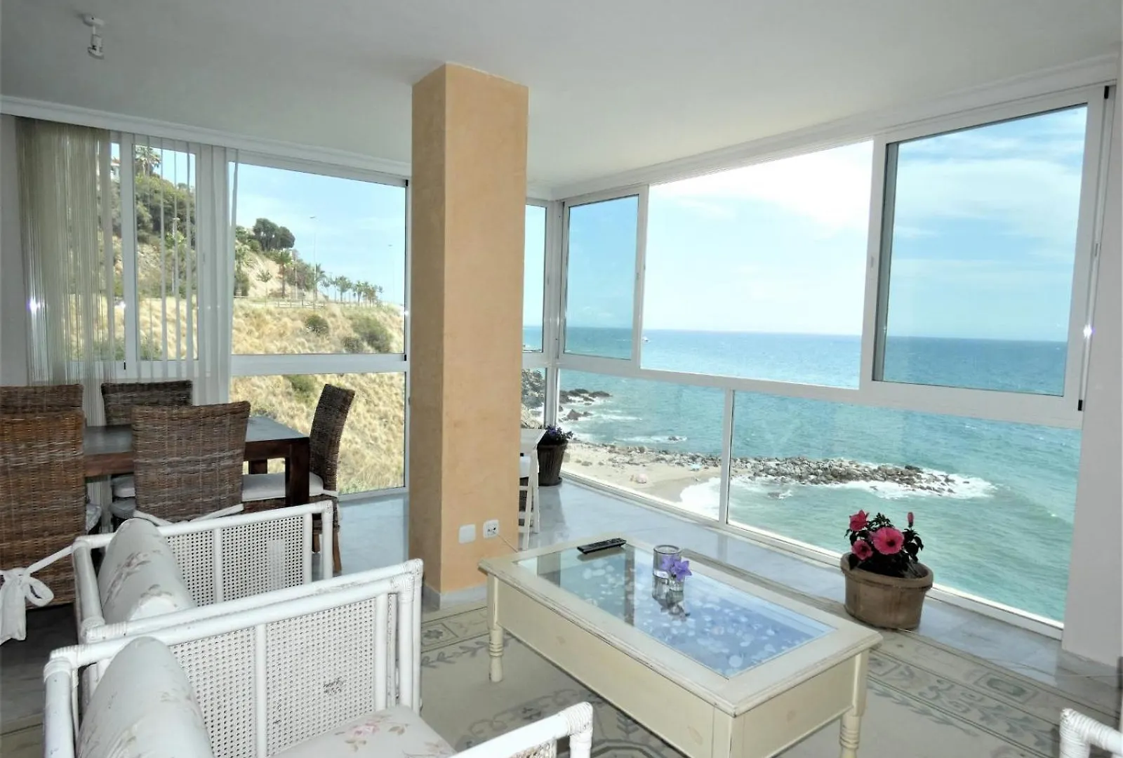 The Pearl With Private Beach Access بينالماذينا 0*,